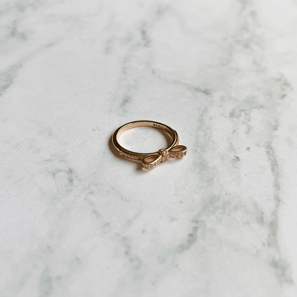 Pandora Sparkling Bow Crystals Ring - Picture 7 of 7